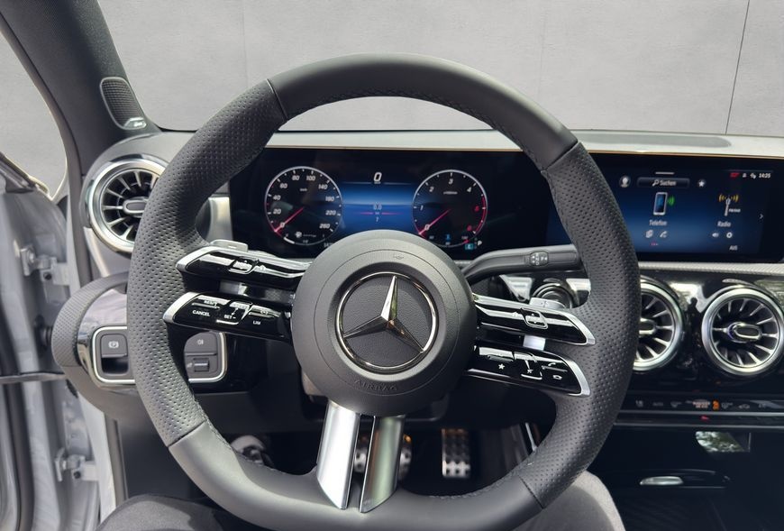 Mercedes-Benz A 180 d AMG Special Edition Night foto 10