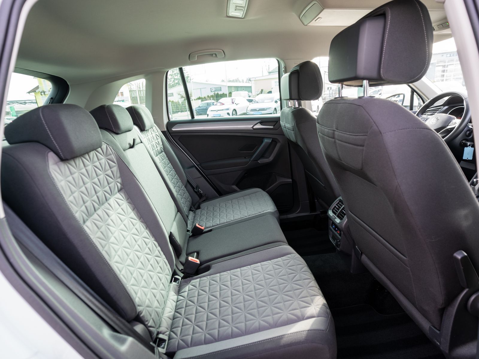 Volkswagen Tiguan Life 4M 2.0TDI DSG LED Navi PDC SHZ AHK foto 8