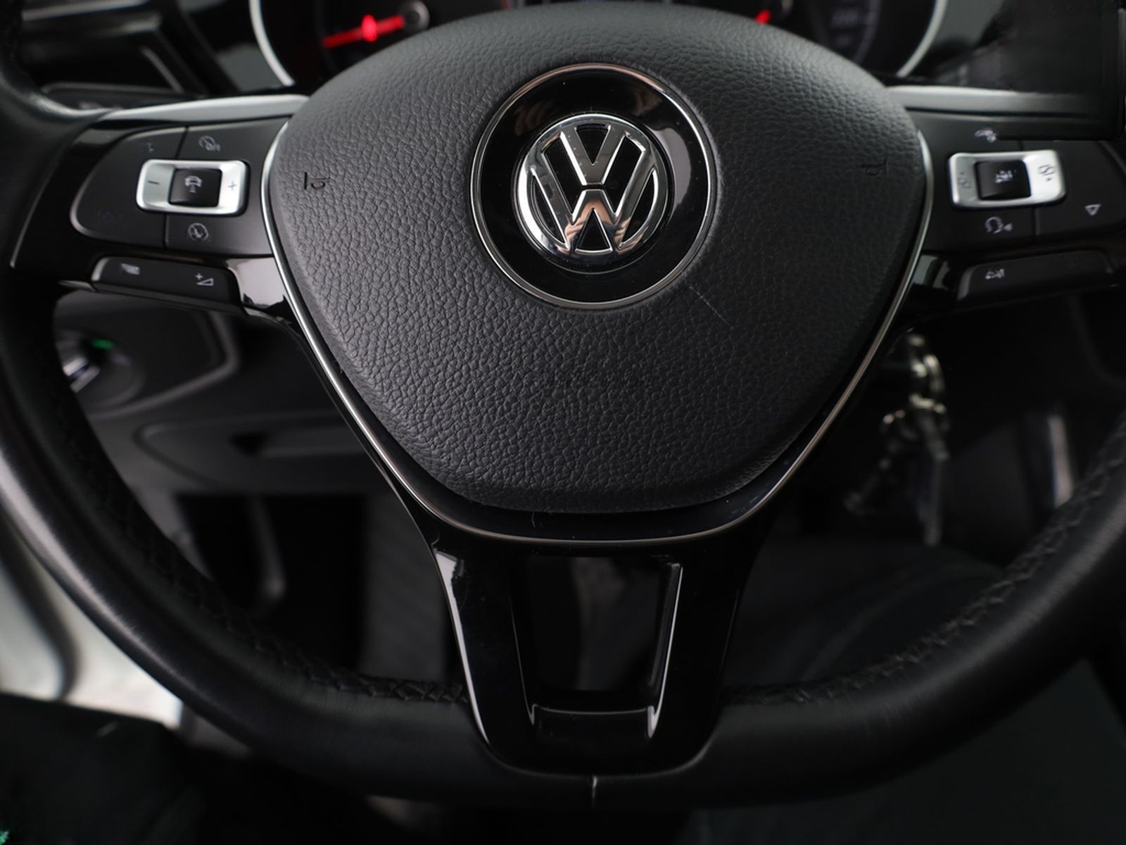 Volkswagen Touran 1.8 TSI HIGHLINE 7 SITZE MASSAGE,ACC,LED foto 16
