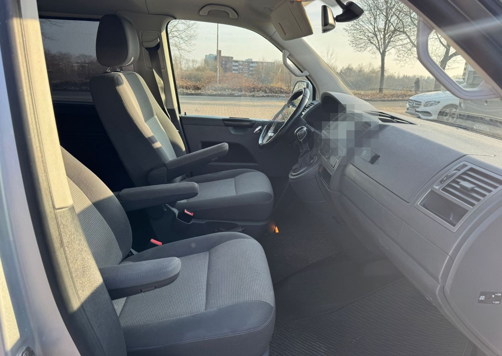 Volkswagen T5 Caravelle 2.0 TDI DSG NAVI*LED*9 STIZER!!! foto 11