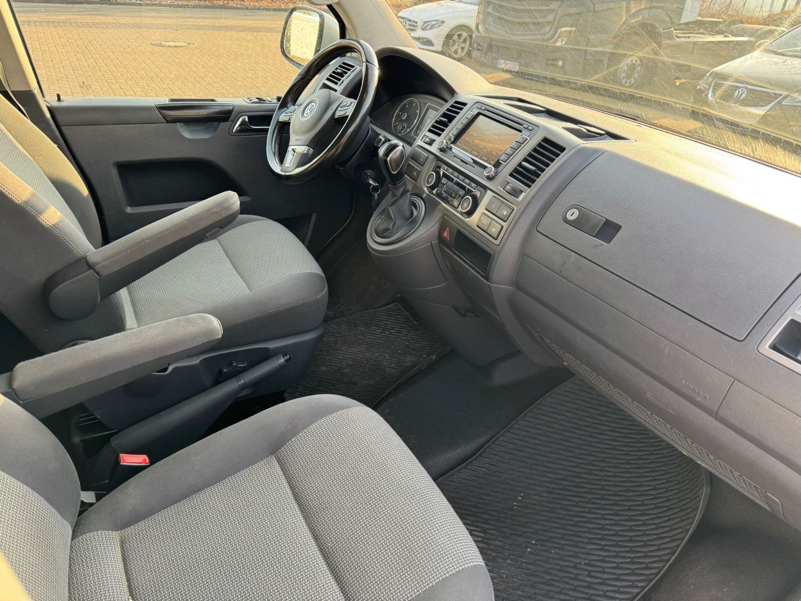 Volkswagen T5 Caravelle 2.0 TDI DSG NAVI*LED*9 STIZER!!! foto 7