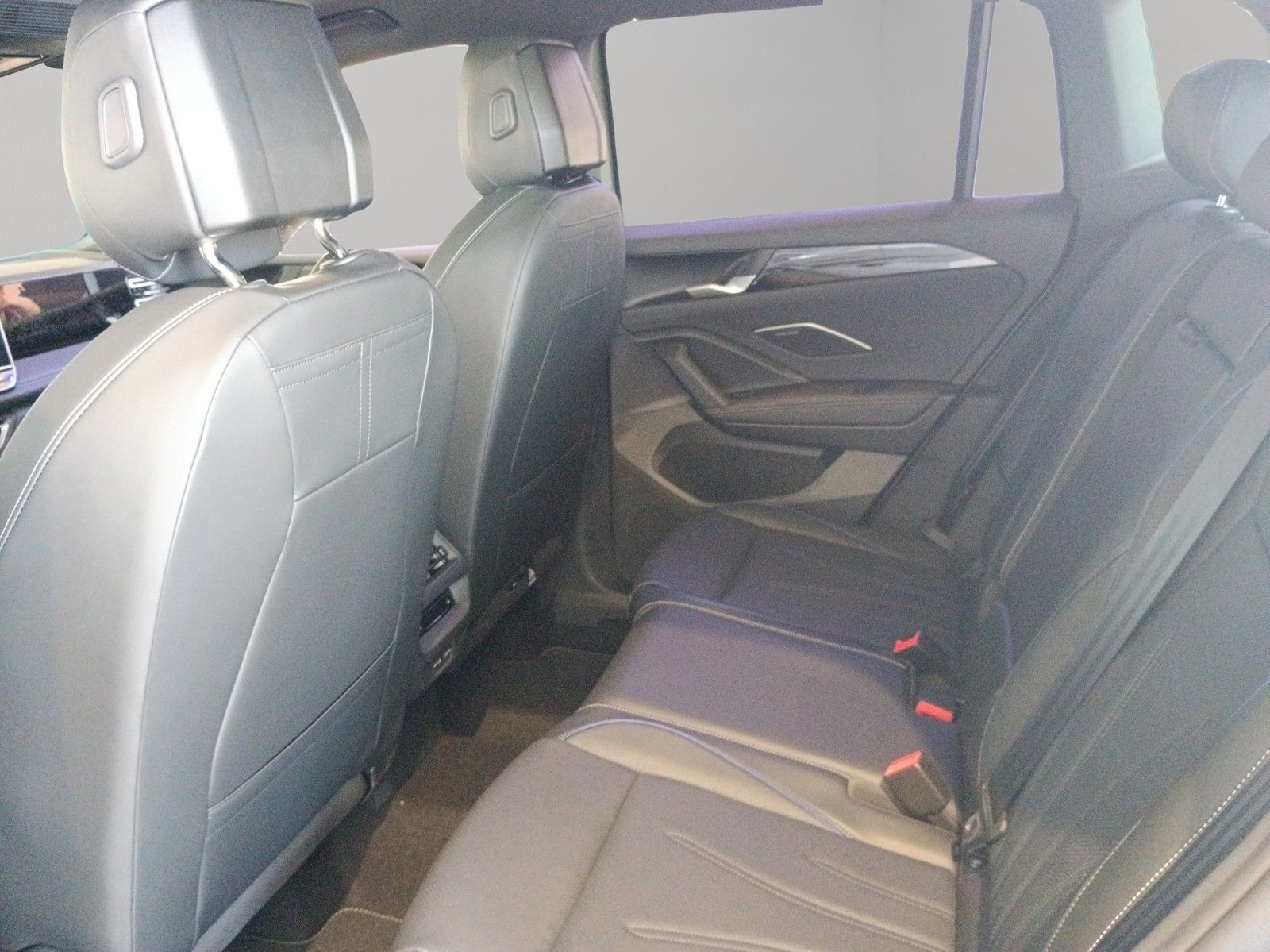 Volkswagen Tiguan R-Line 2,0 l TDI SCR 4MOTION 142 foto 13