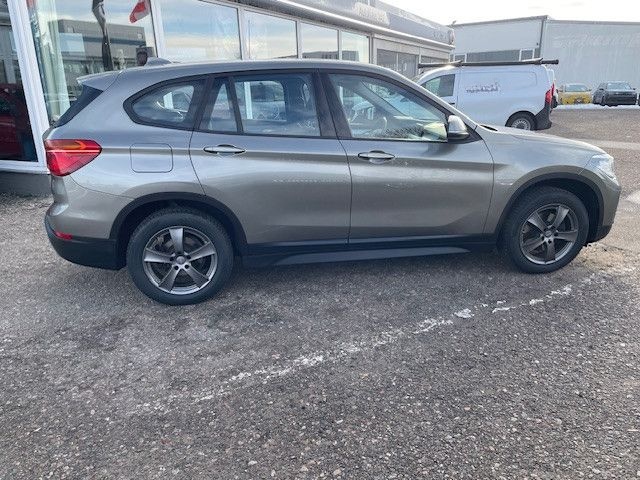 BMW X1 sDrive18i Advantage foto 8