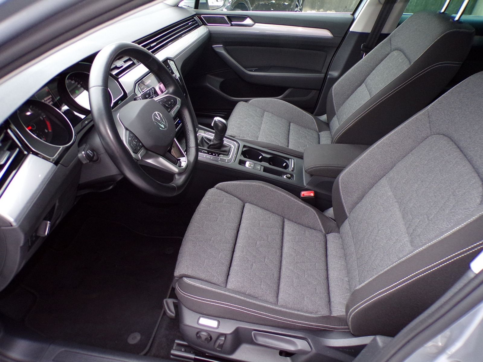 Volkswagen PASSAT VARIANT 2.0 TDI DSG BUSINESS / AHK+LED'S foto 12
