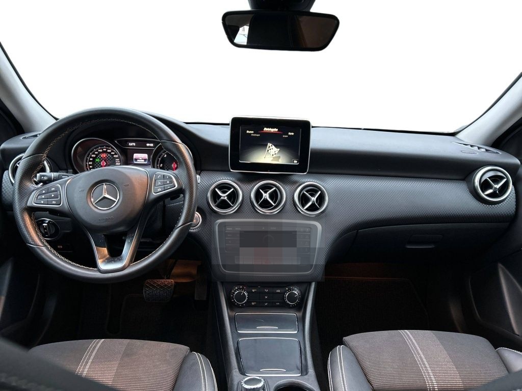 Mercedes-Benz A 180 d LED Navi SHZ Kam. KeyLess KlimaA LM PDC foto 8