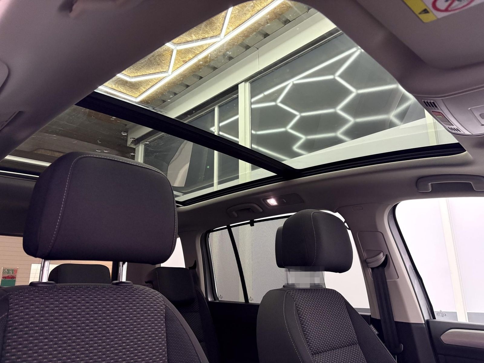 Volkswagen Touran Family DSG PANO KEYLESS ACC NAVI 1.5 T... foto 10