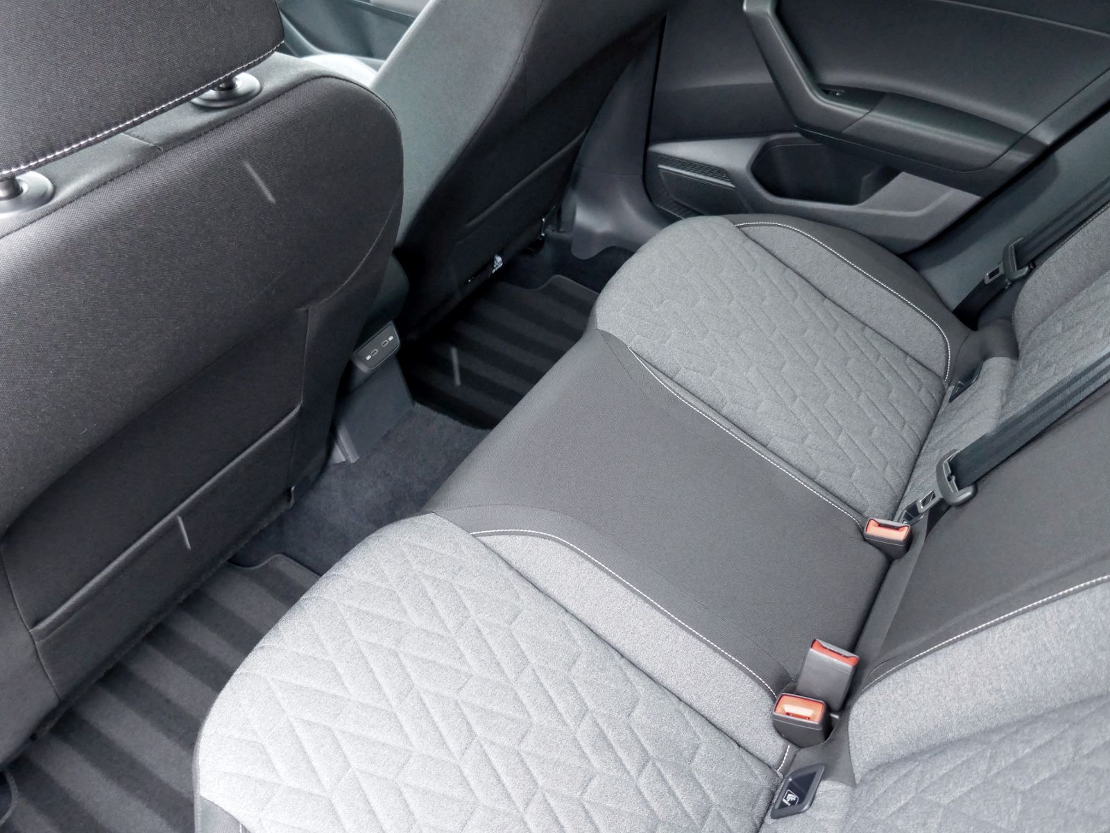 Volkswagen Taigo Move 1.0 TSI DSG | LED RFK ACC Navi foto 9