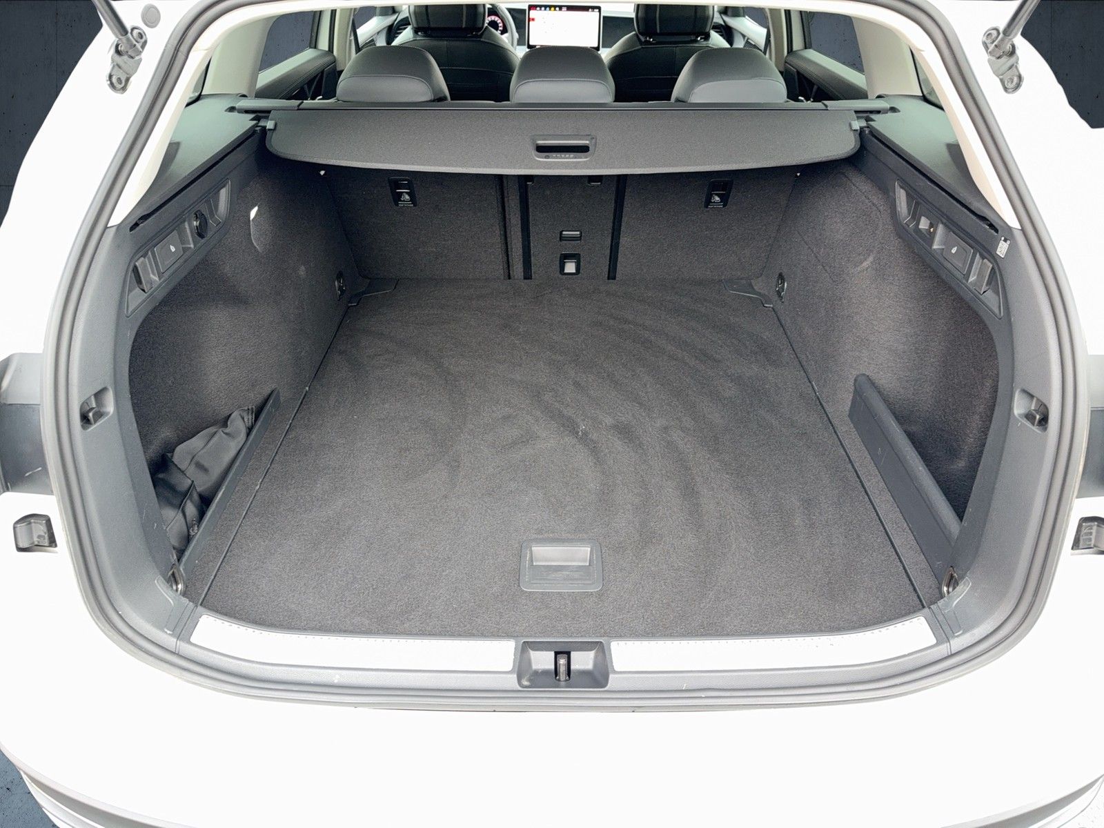Volkswagen Passat Variant 1.5 TSIe Business DSG Anhängevorr foto 12