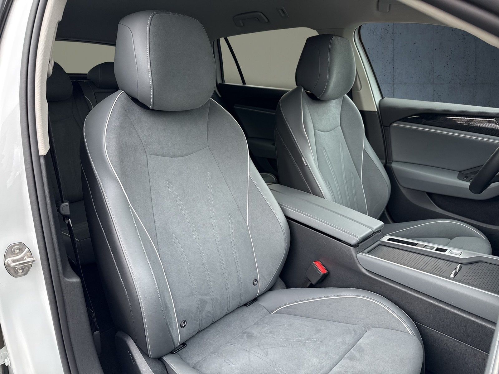 Volkswagen Passat Variant 1.5 TSIe Business DSG Anhängevorr foto 18