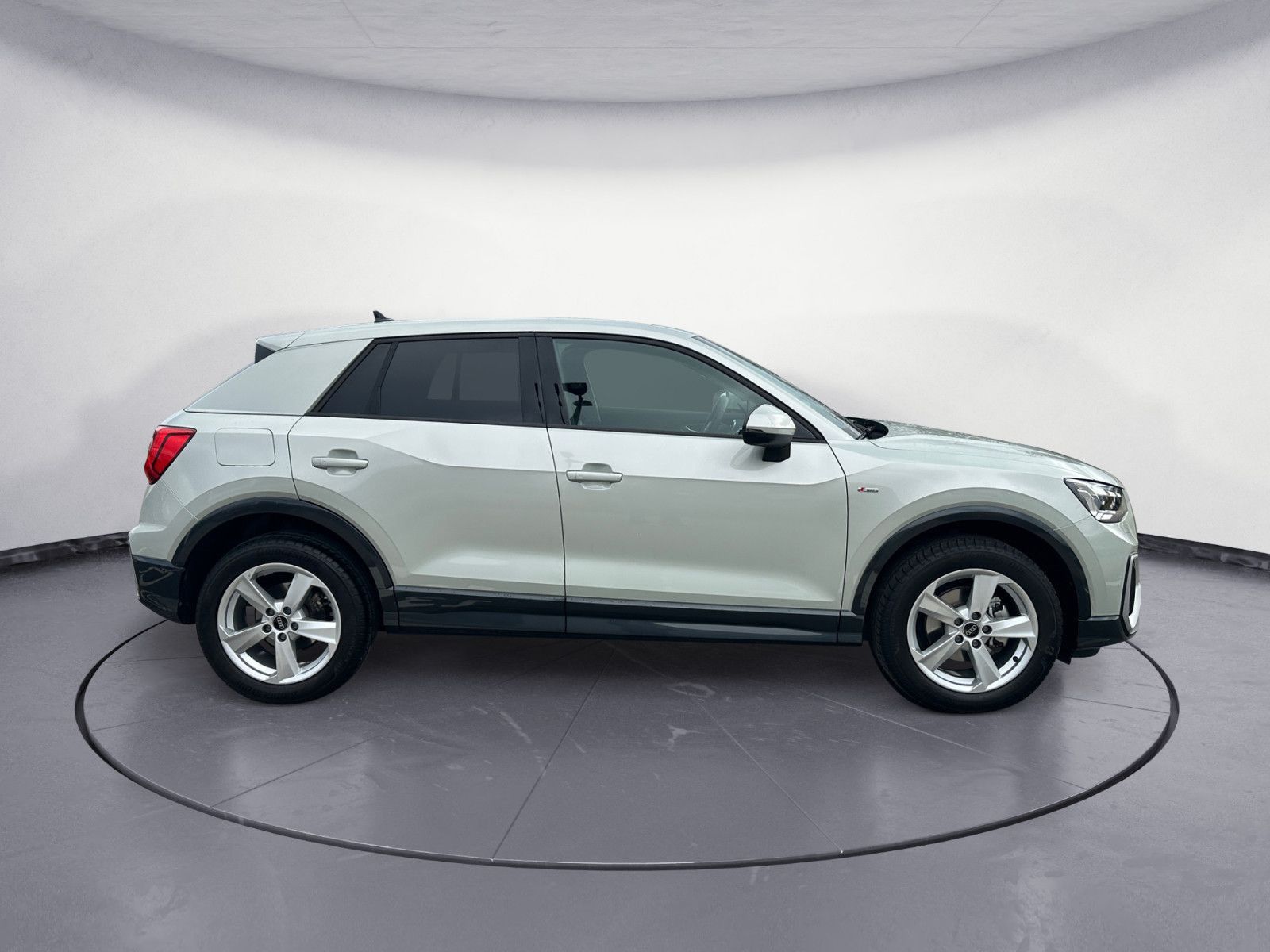 Audi Q2 30 TFSI S-Line Virtual Keyless Matrix GRA Nav foto 6