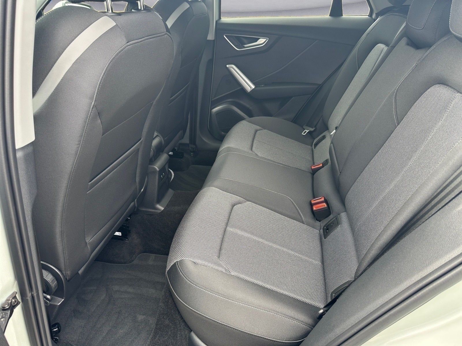 Audi Q2 30 TFSI S-Line Virtual Keyless Matrix GRA Nav foto 9