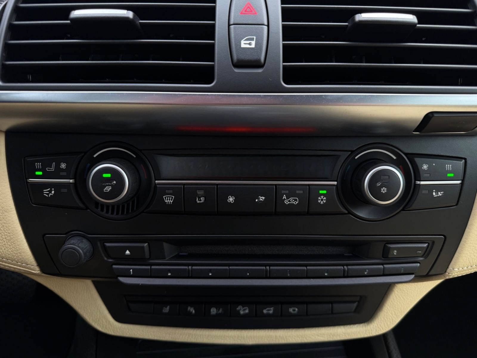 BMW X5 xDrive50i Sport AHK°HEAD-UP°SOFT-CLOSE°KAMERA foto 18