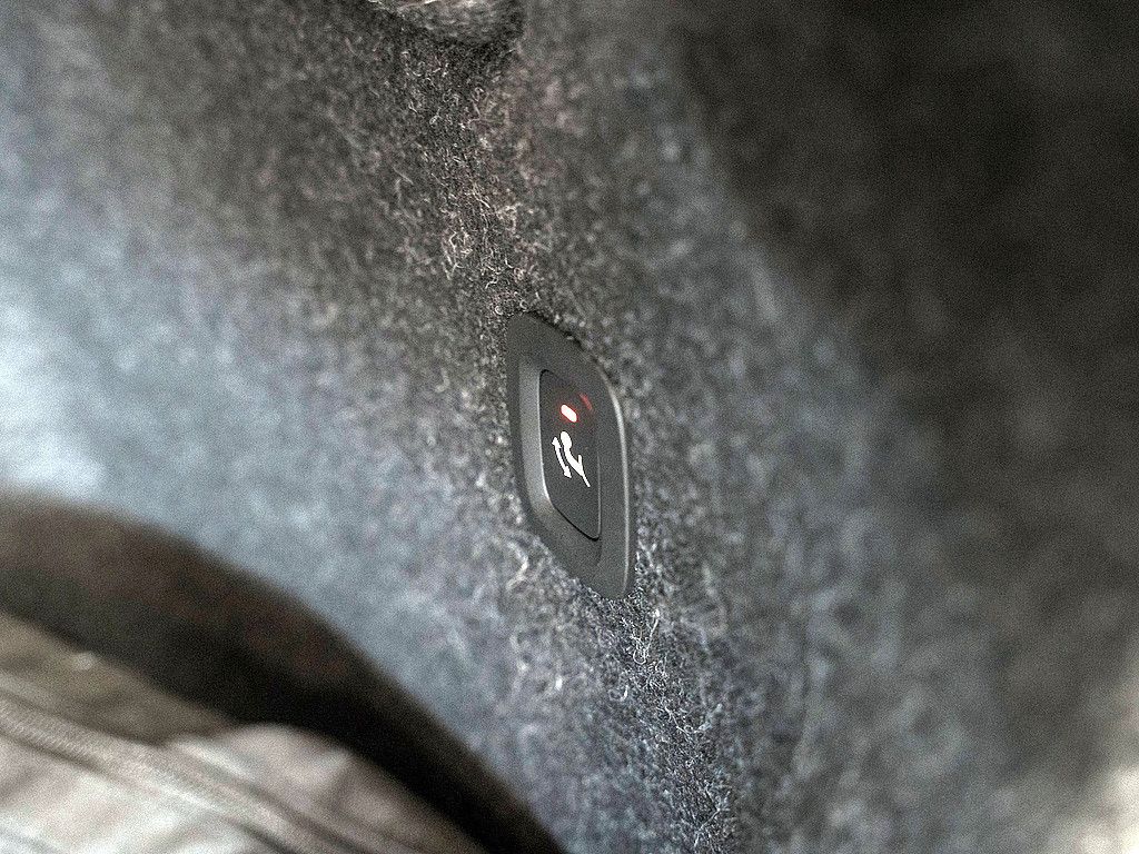 Volvo XC40 T3 Momentum Pro KAMERA NAVI W-LAN AHK LED foto 24