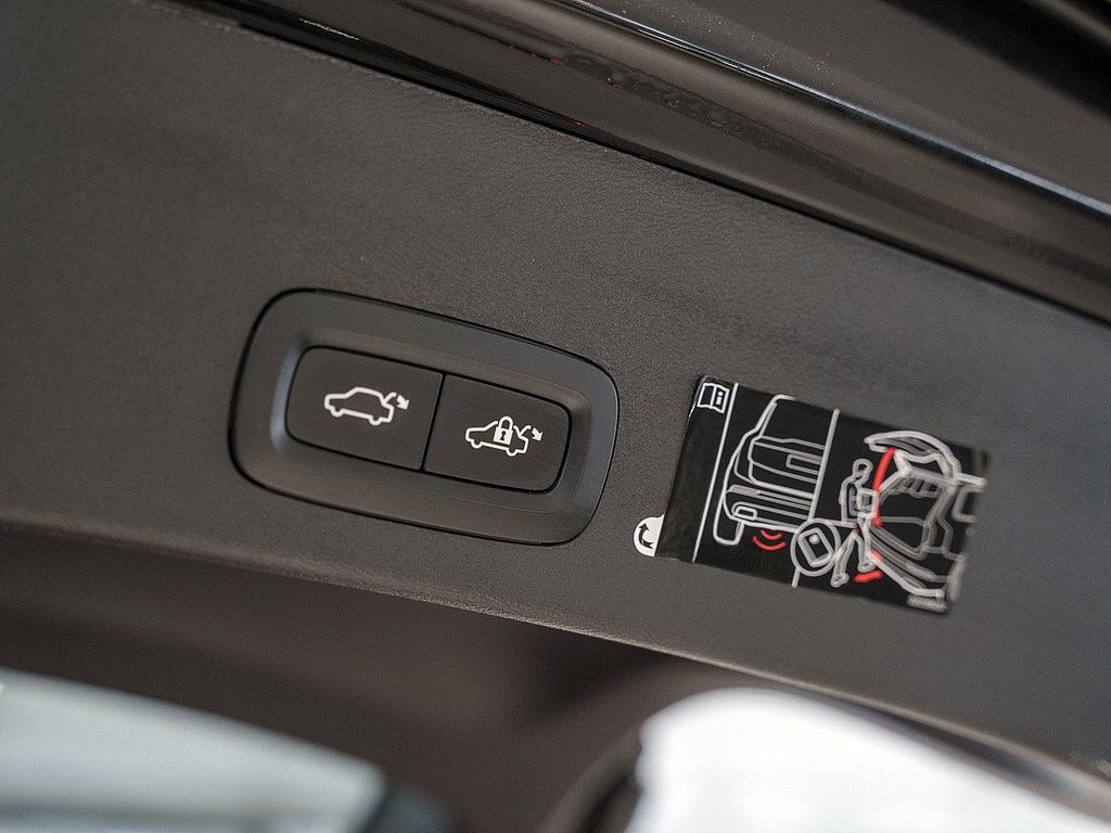 Volvo XC40 T3 Momentum Pro KAMERA NAVI W-LAN AHK LED foto 25