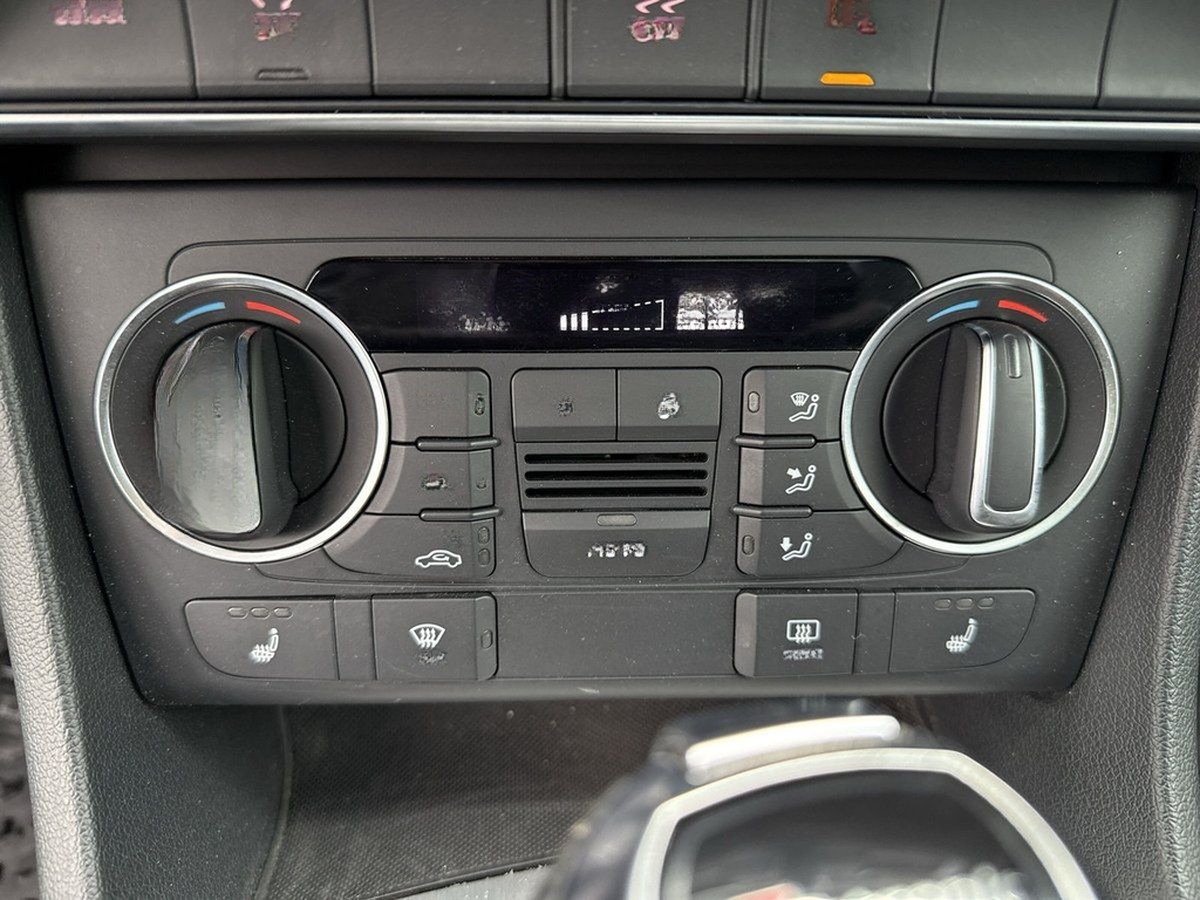 Audi Q3 2.0 TFSI S-LINE AHK+PANO+SHZ+TEMPO+PDC+DAB foto 30