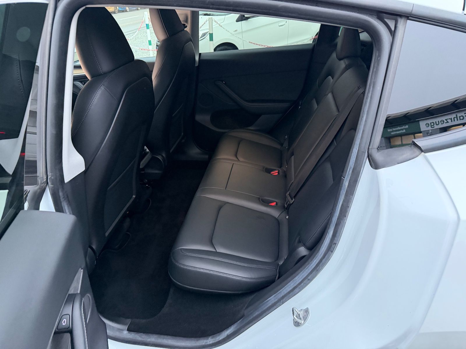 Tesla Model Y RWD 1-HAND AHK AUTOPILOT SOH 93,5 % foto 13