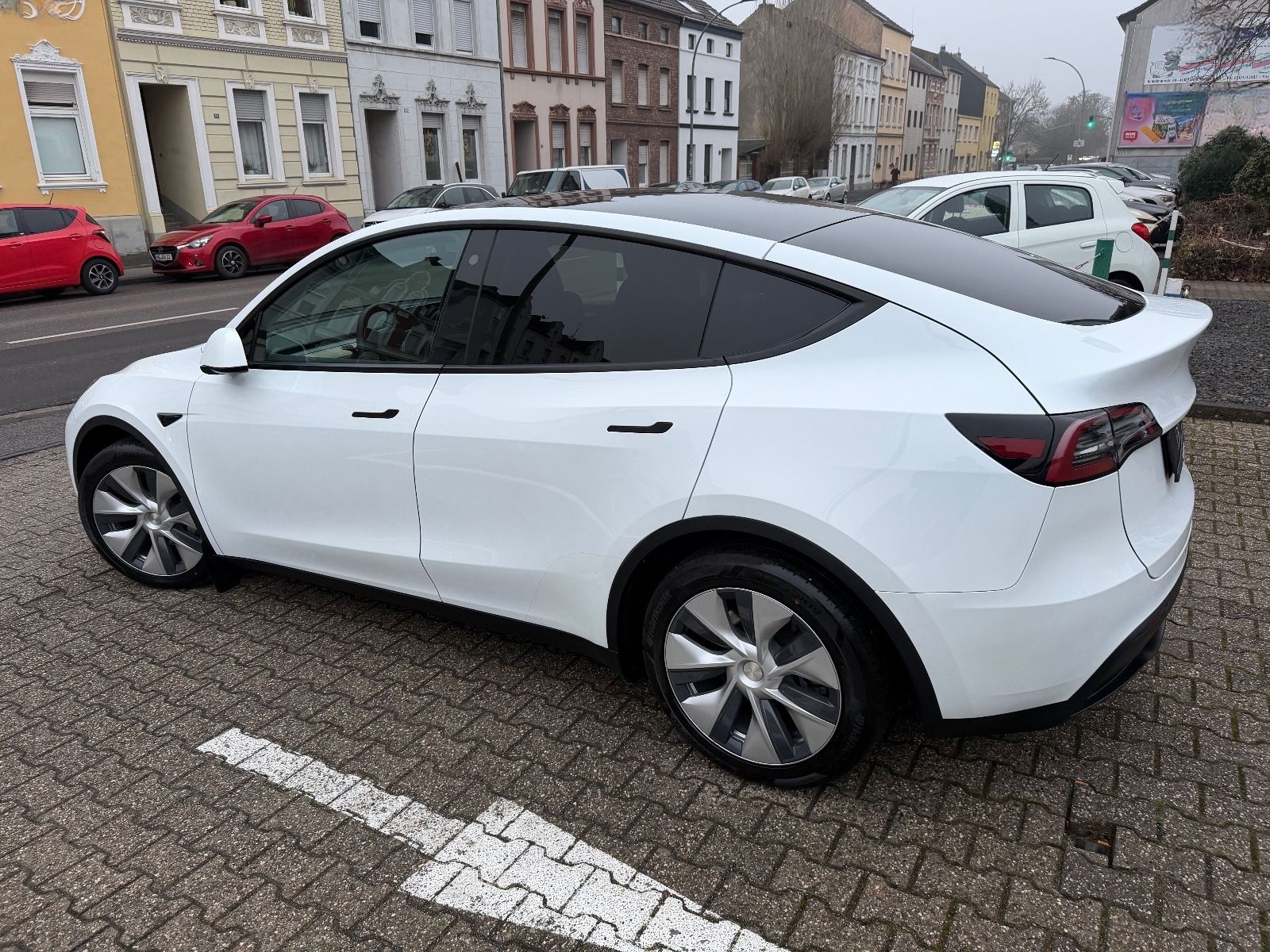 Tesla Model Y RWD 1-HAND AHK AUTOPILOT SOH 93,5 % foto 6