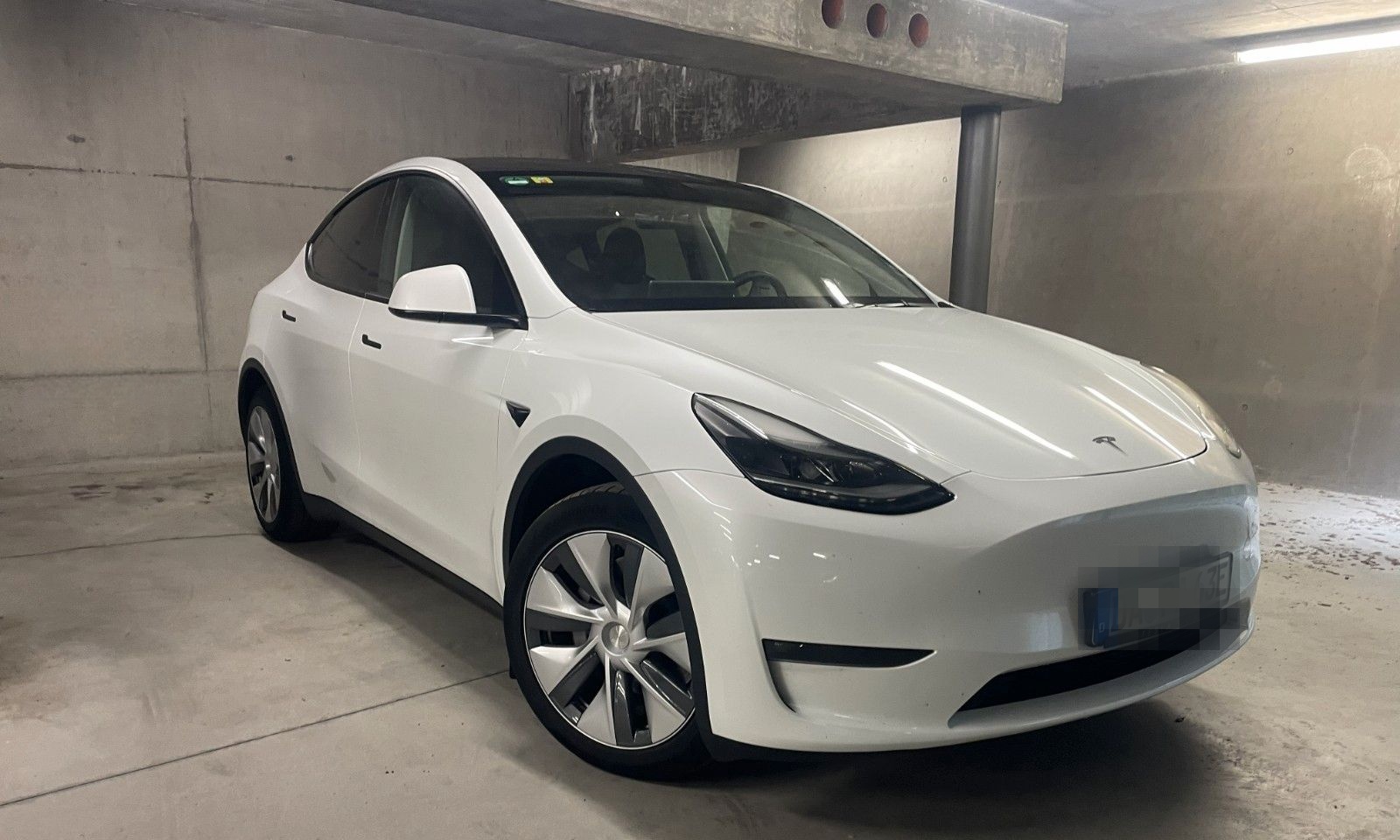 Tesla Model Y Long Range Dual Motor AWD Autopilot Glas foto 1