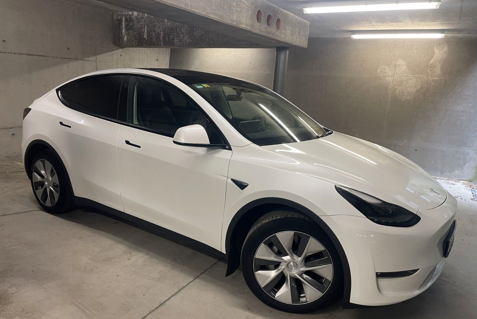 Tesla Model Y Long Range Dual Motor AWD Autopilot Glas foto 2