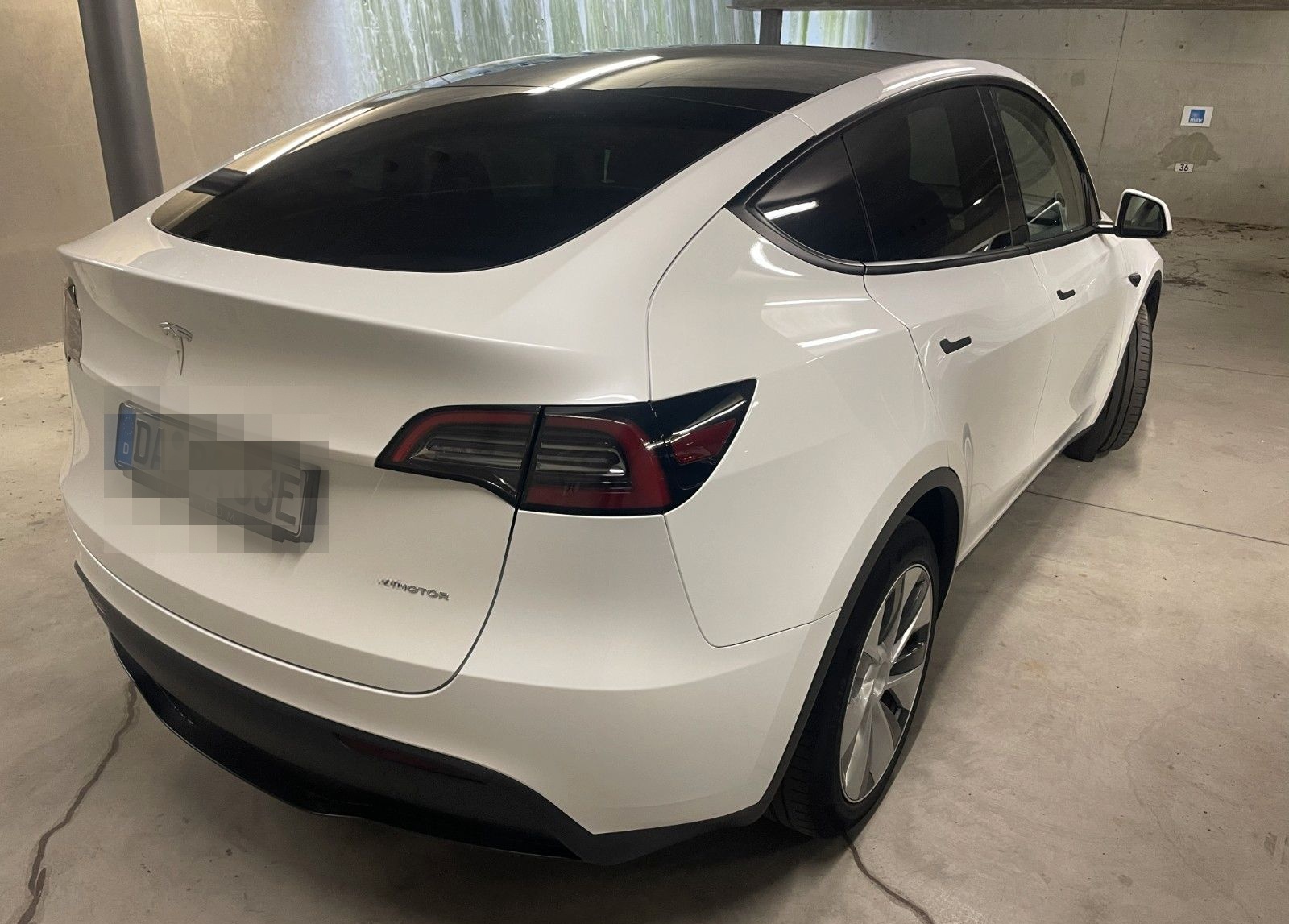 Tesla Model Y Long Range Dual Motor AWD Autopilot Glas foto 3