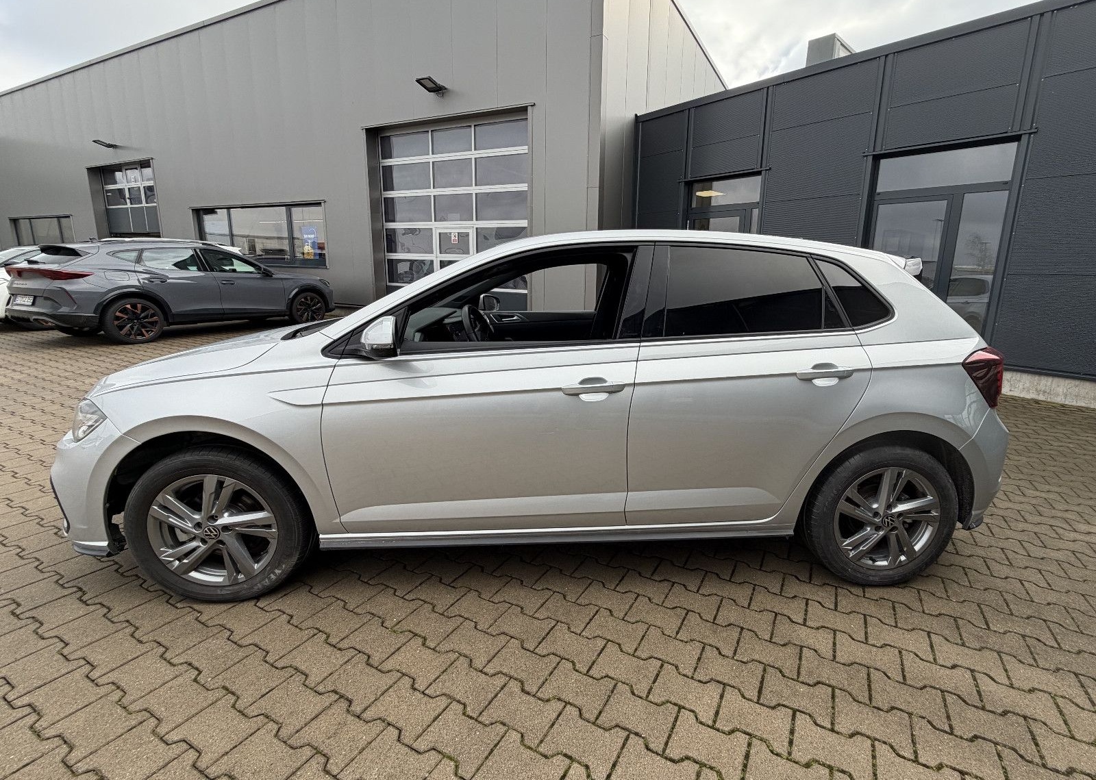 Volkswagen Polo VI 1.0 TSI DSG R-Line Matrix/ACC/Kamera foto 4