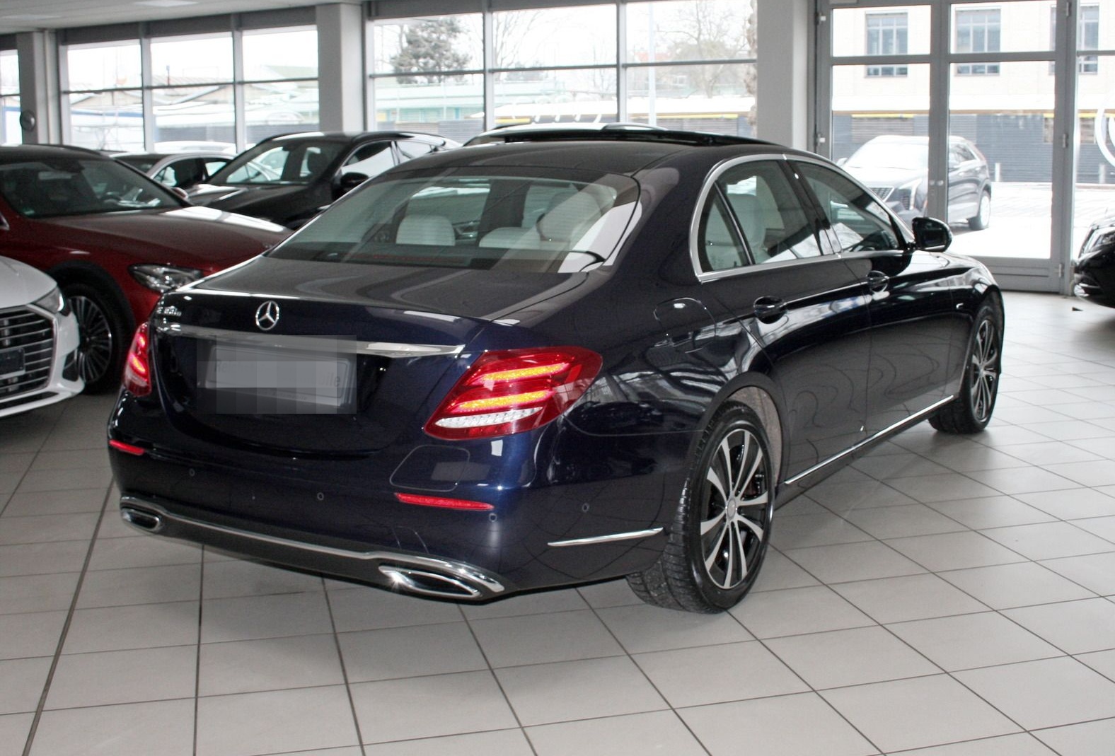 Mercedes-Benz E 300 e PANO TOTW DISTR AIRM MEMORY NETTO 28.500 foto 6