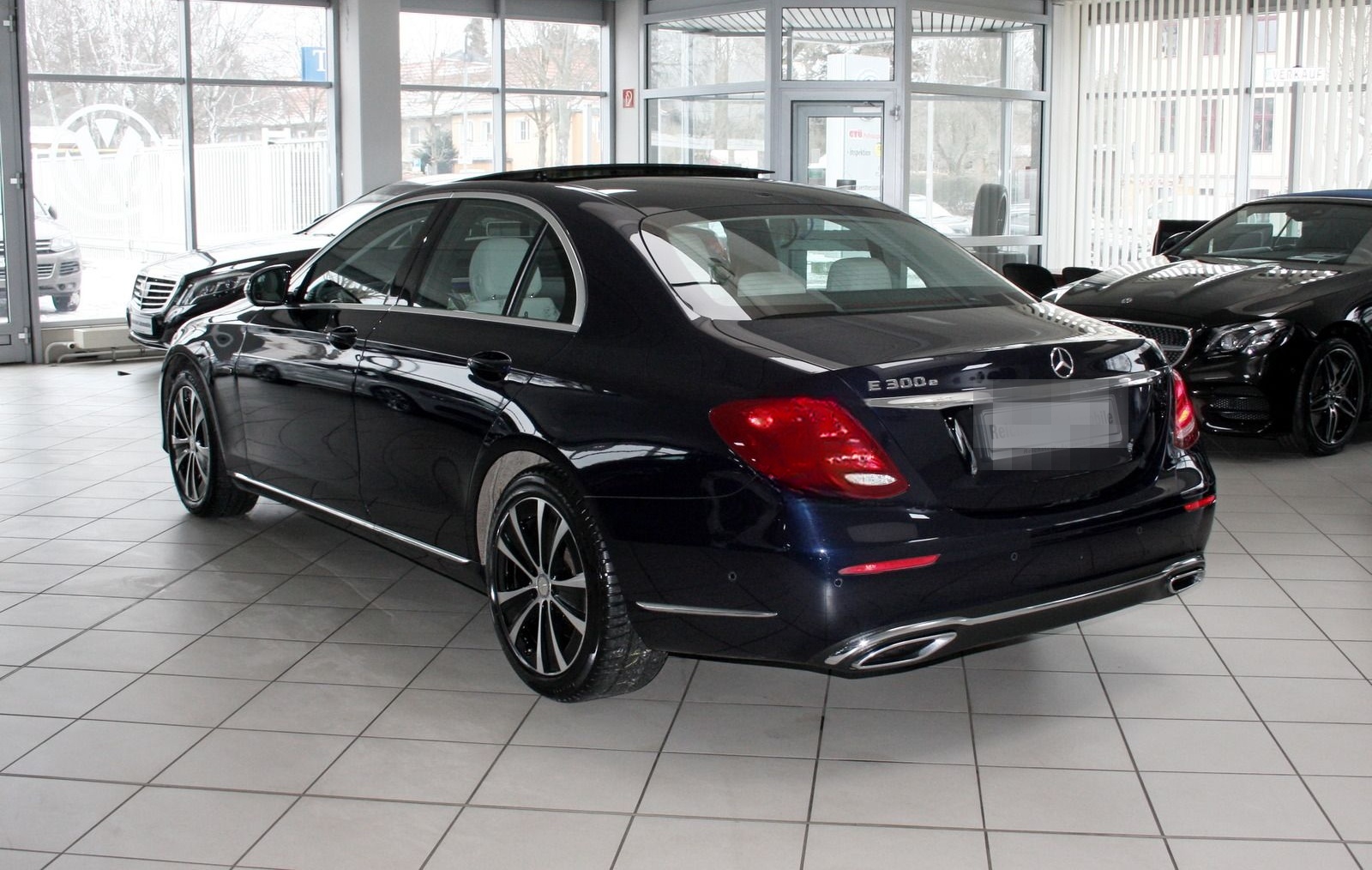 Mercedes-Benz E 300 e PANO TOTW DISTR AIRM MEMORY NETTO 28.500 foto 8