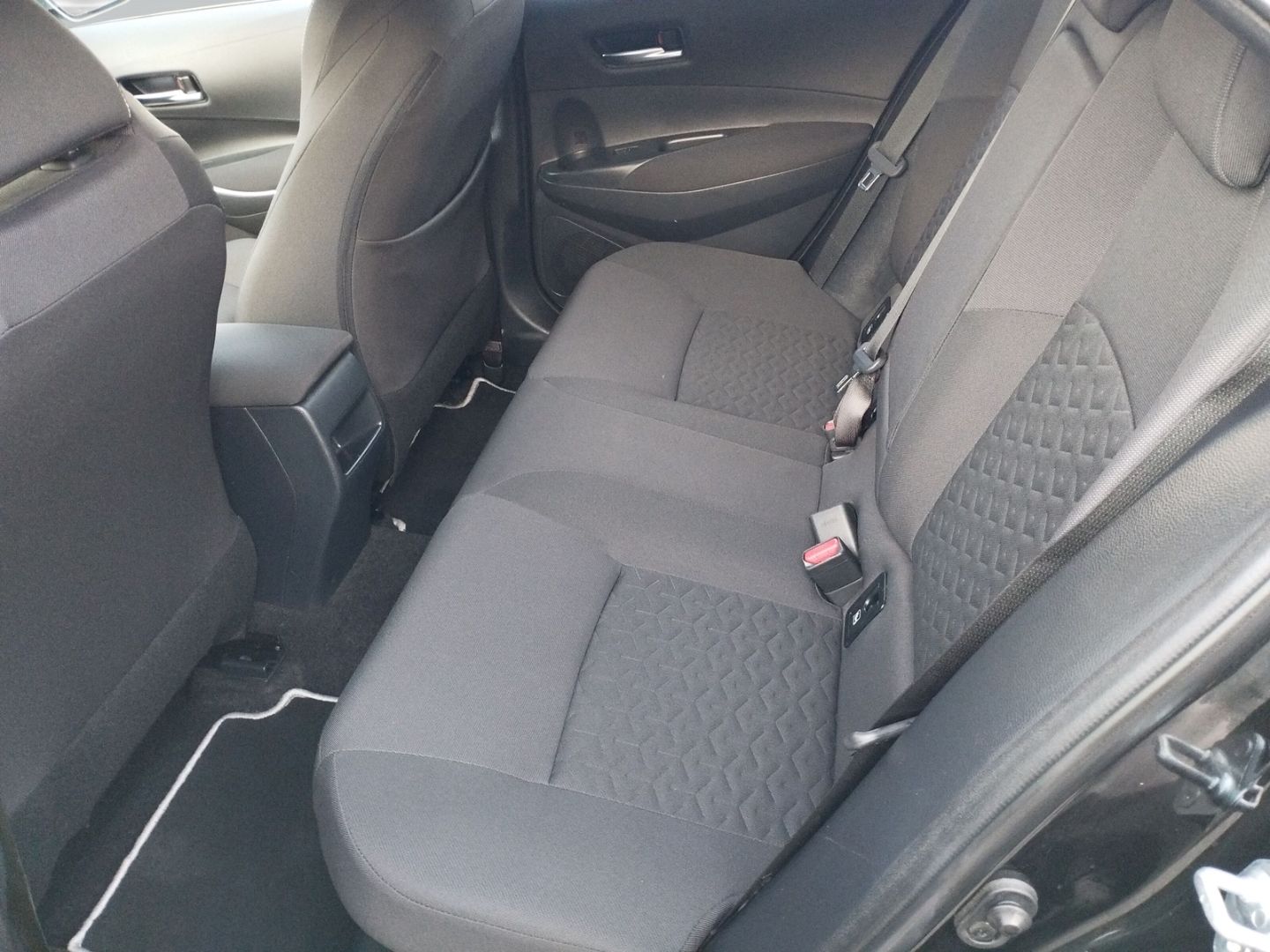 Toyota Corolla 1.8 Hybrid Team D NAVI+LED+AppleCarPlay  foto 17