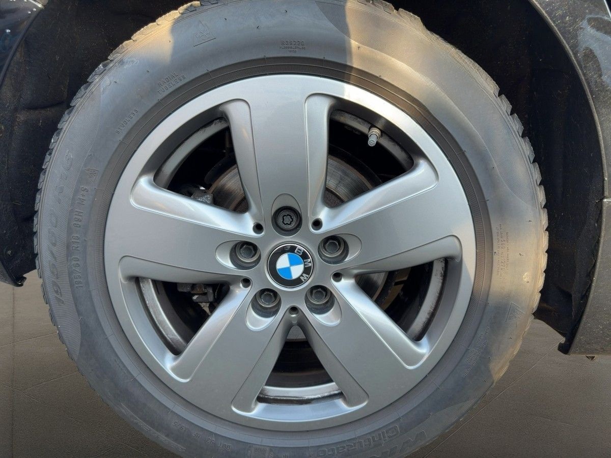 BMW 118 i Limousine Advantage | Automatik | LED foto 6