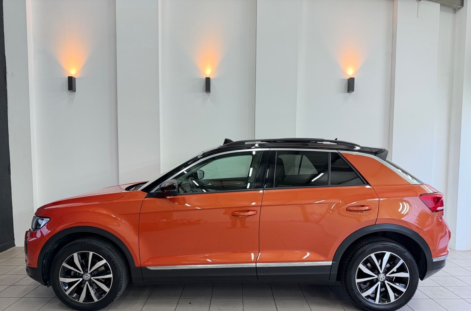 Volkswagen T-Roc 1.5 TSI DSG Style 4Motion Pano LED Navi foto 2