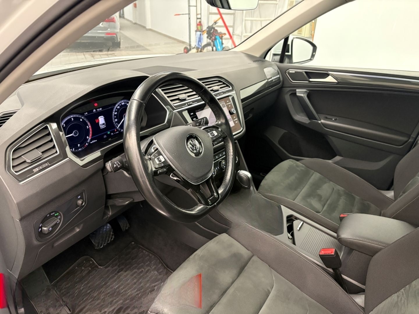 Volkswagen Tiguan 4Mo 2.0 TDI DSG Highline 19 LED PANO AREA foto 12