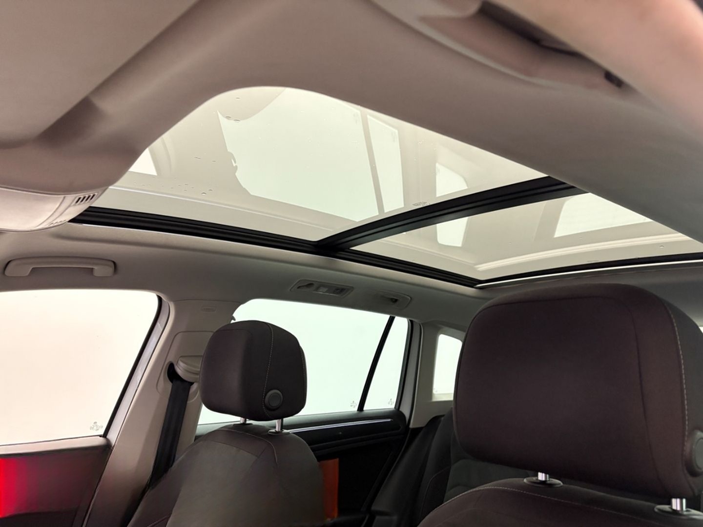 Volkswagen Tiguan 4Mo 2.0 TDI DSG Highline 19 LED PANO AREA foto 18