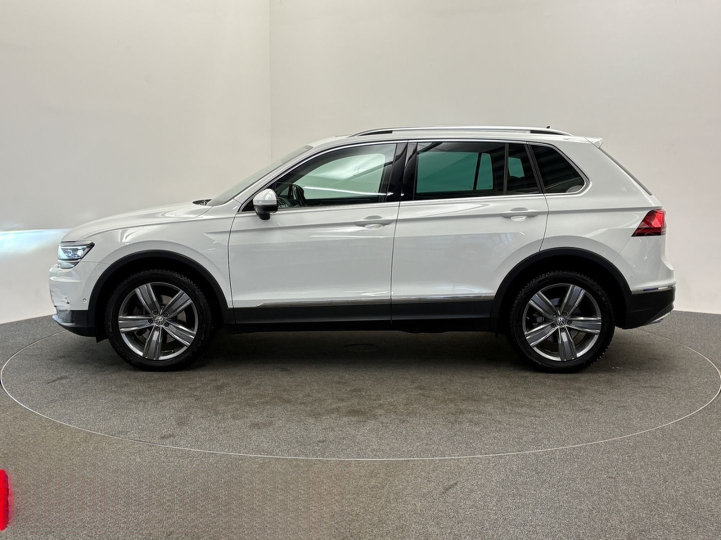 Volkswagen Tiguan 4Mo 2.0 TDI DSG Highline 19 LED PANO AREA foto 4