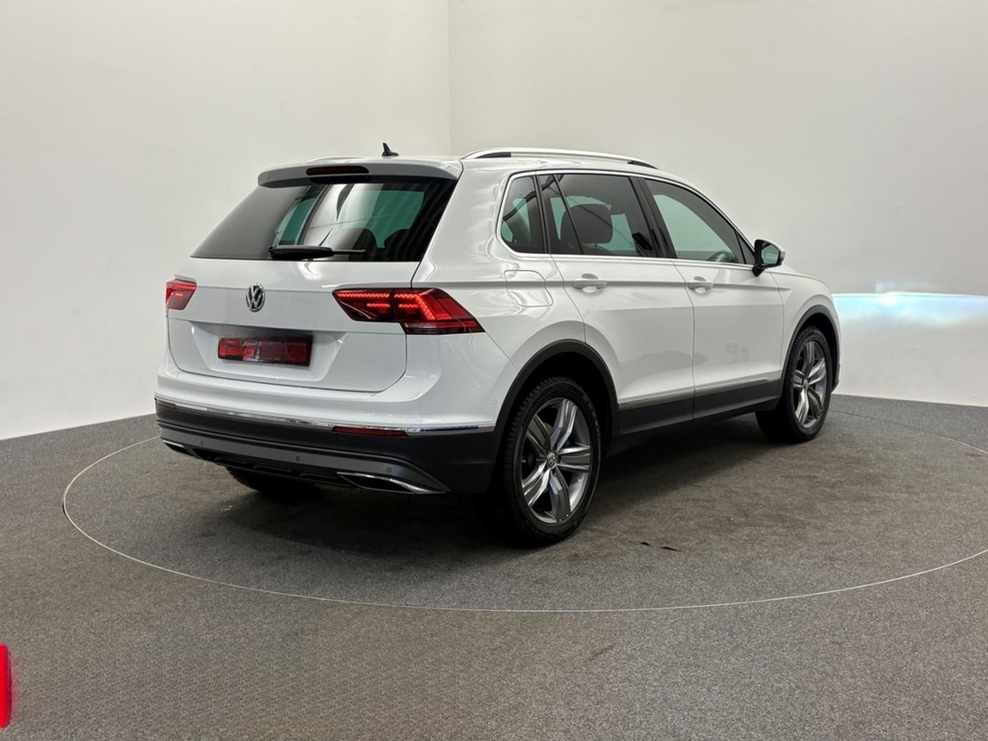 Volkswagen Tiguan 4Mo 2.0 TDI DSG Highline 19 LED PANO AREA foto 6