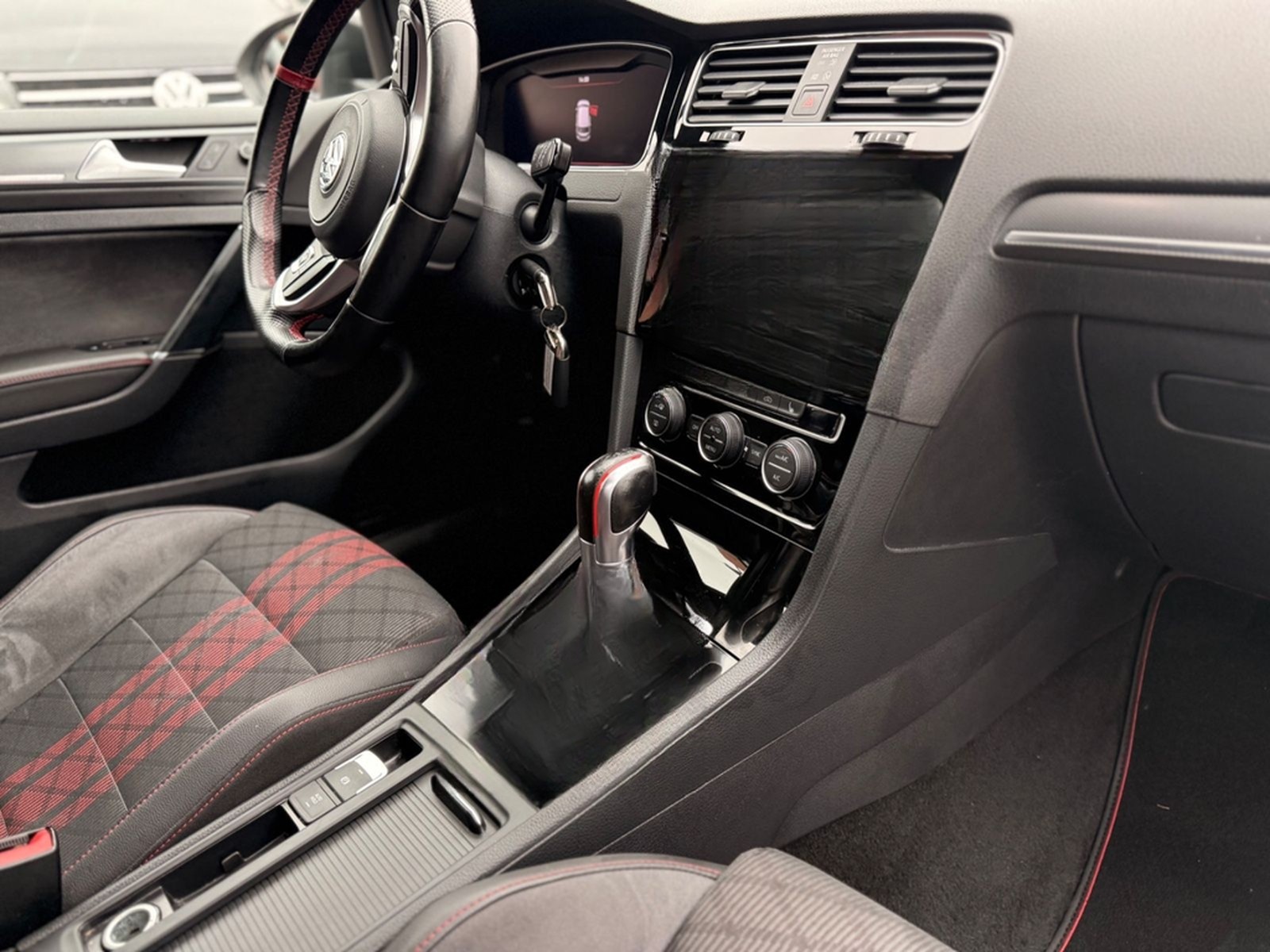 Volkswagen Golf VII Lim. GTI TCR/LEDER/ACC/NAVI/DYNAUDIO foto 9