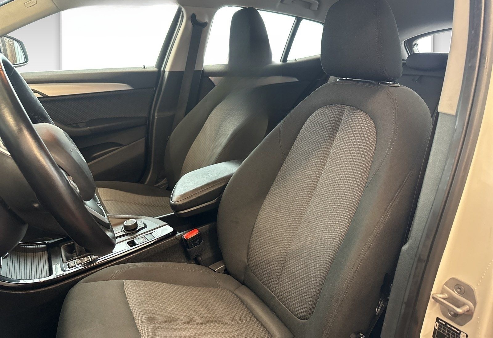 BMW X2 sDrive18d Advantage LED DAB PDC Shz foto 6
