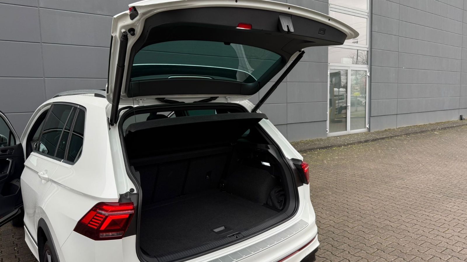 Volkswagen Tiguan R 4Motion*AHK-PANO-H&K-AKRAPOVIC-21 ZOLL* foto 23