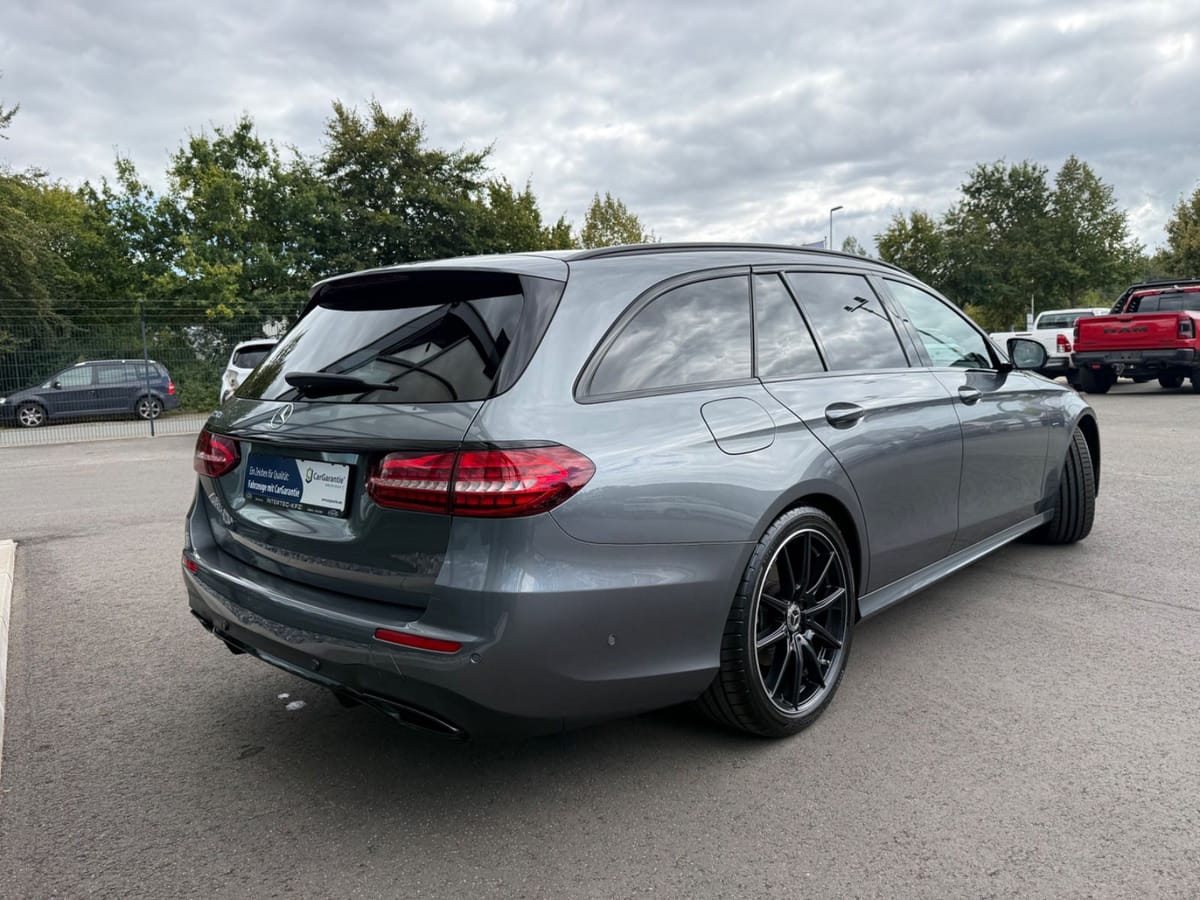 Mercedes-Benz E 220 E T Night Edition AMG ACC LED NAVI CAM PDC foto 3