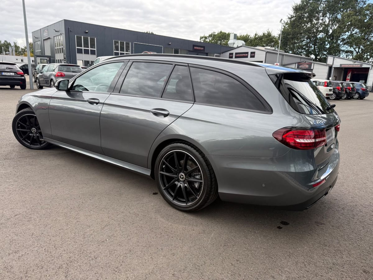 Mercedes-Benz E 220 E T Night Edition AMG ACC LED NAVI CAM PDC foto 5