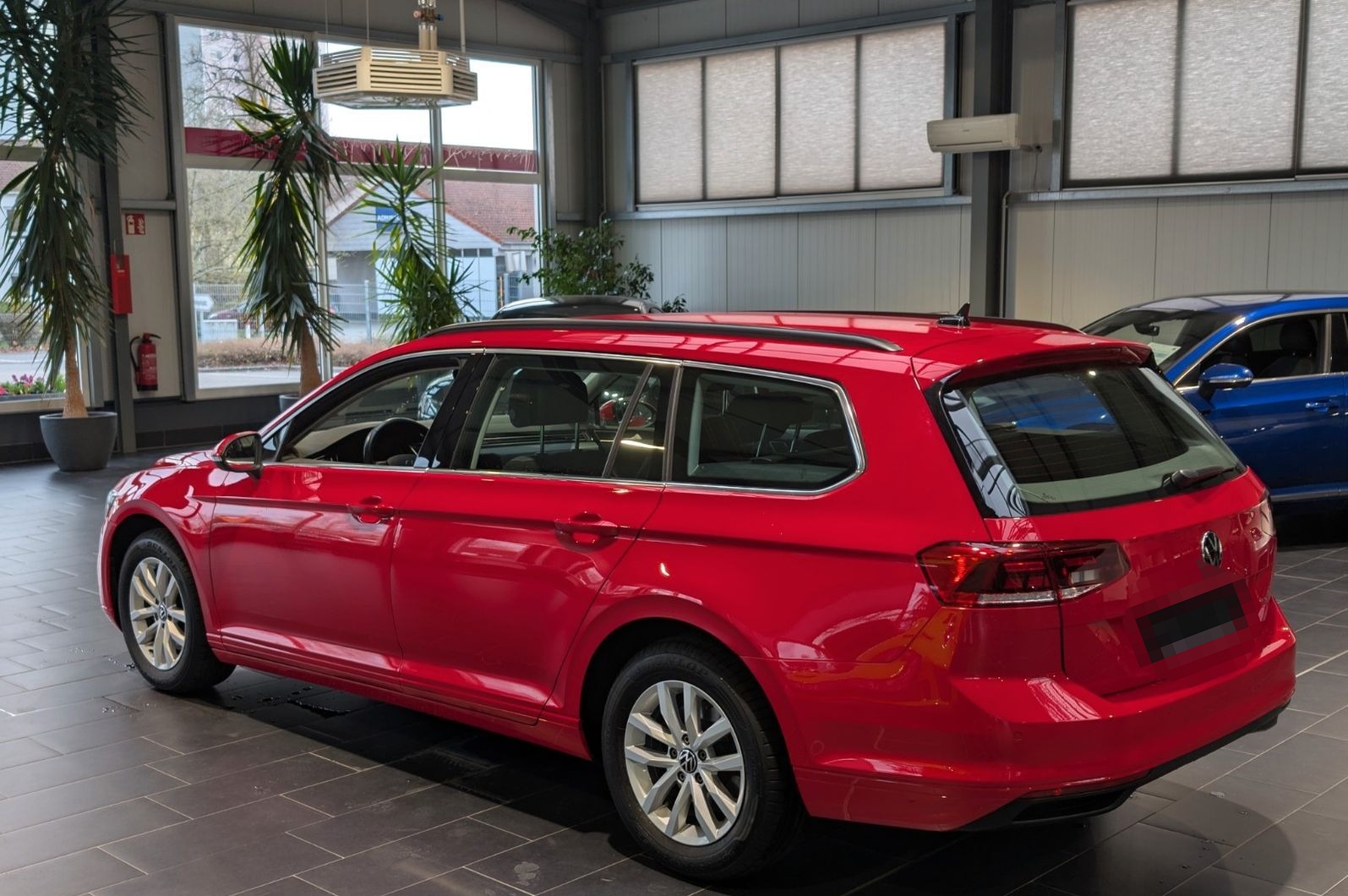Volkswagen Passat Variant 2.0 TDI SCR DSG Business 8-fach foto 2