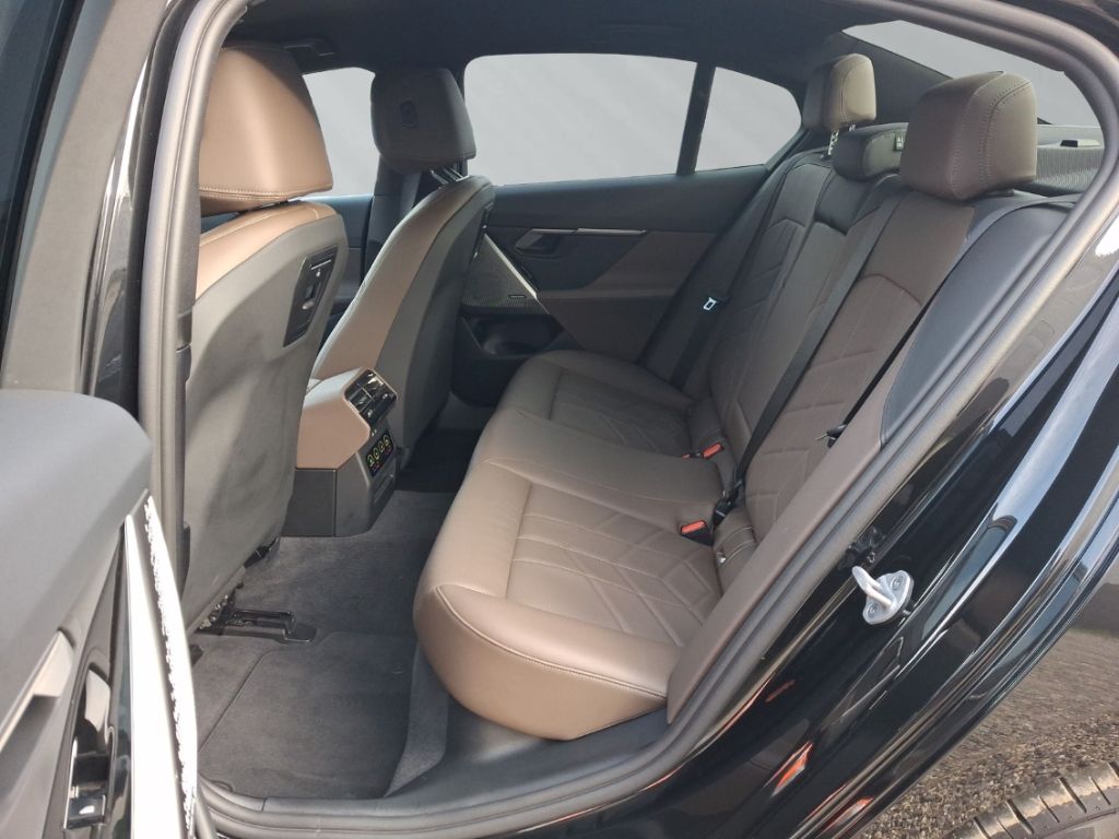 BMW 520 d xDrive M Sport ACC 360 Kamera e-Sitze HUD foto 9