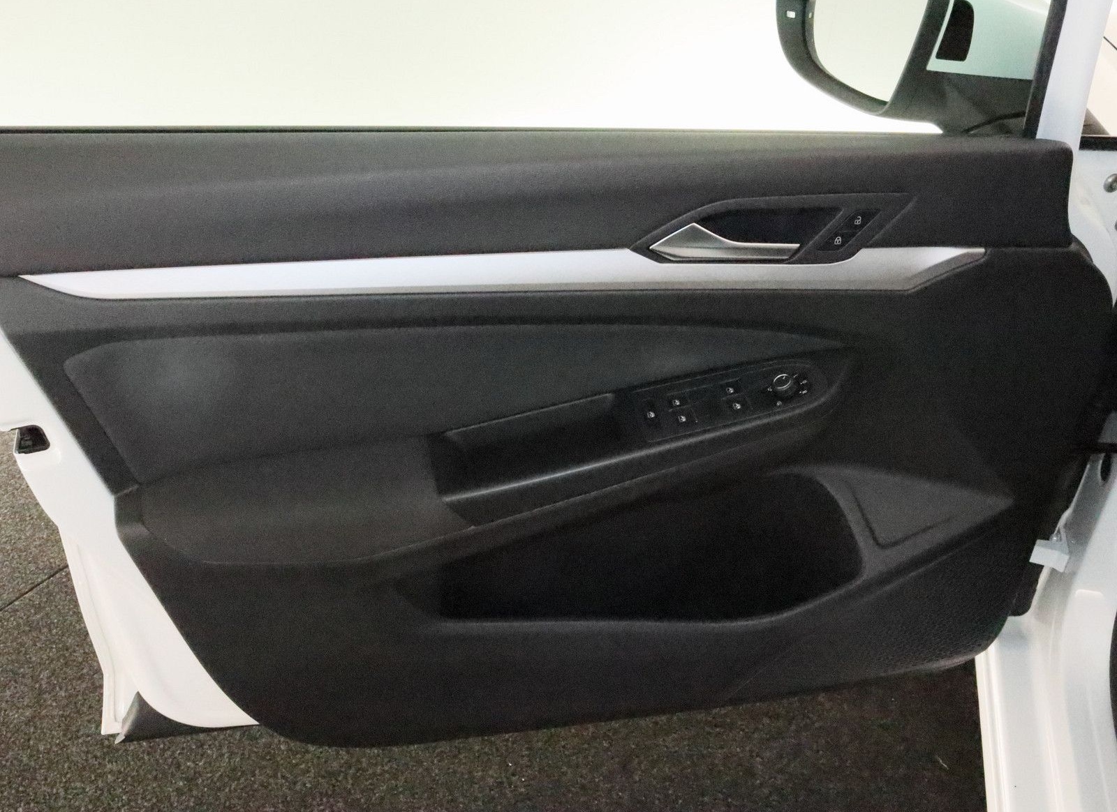 Volkswagen Golf VIII 1.5 eTSI Life LED NAVI SHZ PDC KEYLESS foto 22
