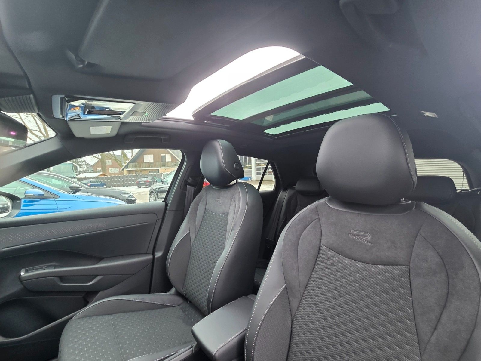 Volkswagen T-Roc 1.5 eTSI Black Style R-Line DSG AHK/ Pano foto 21