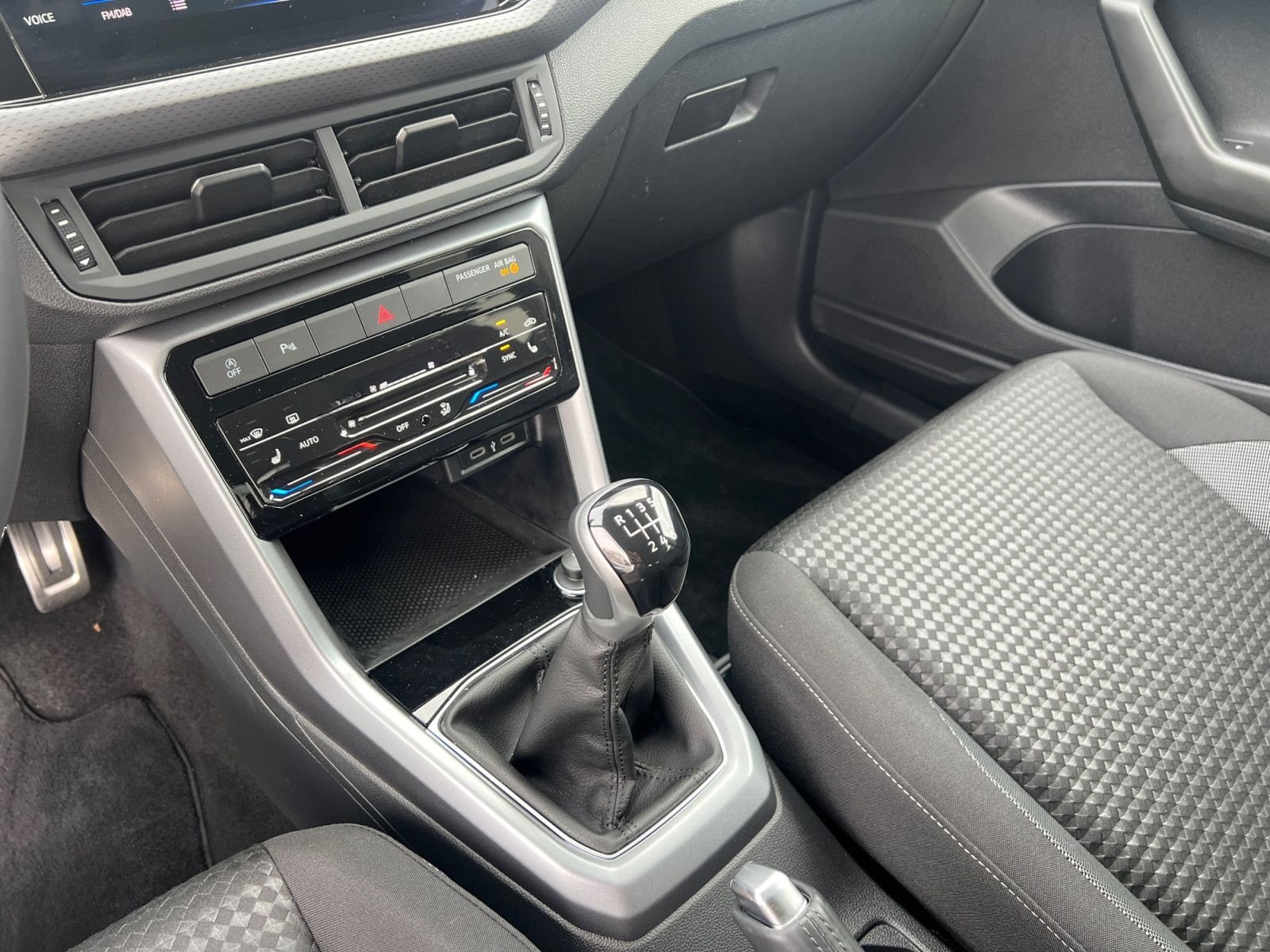 Volkswagen T-Cross 1.0TSI Active Navi ACC CAM APP Sitzh DAB foto 8