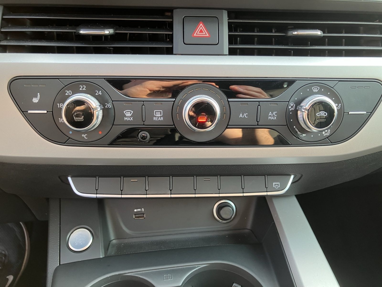 Audi A4 Avant 35 TFSI PANO AHK PDC NAVI+ foto 15