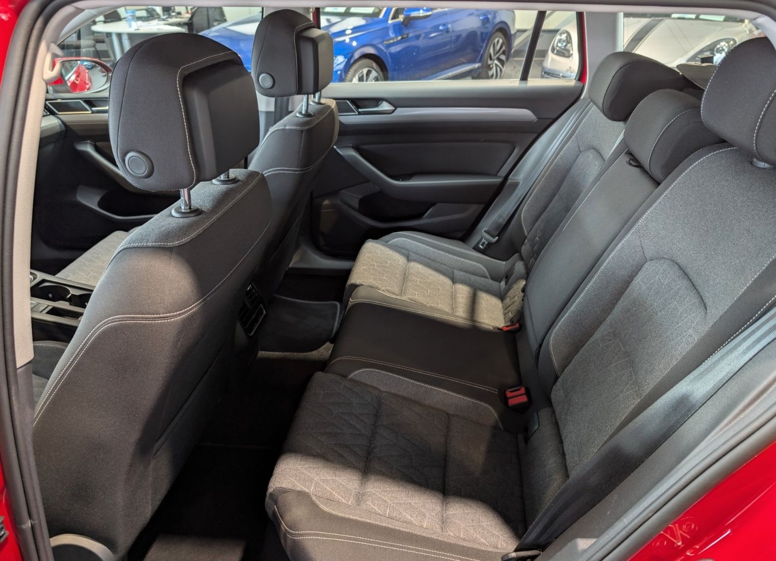Volkswagen Passat Variant 2.0 TDI SCR DSG Business 8-fach foto 9