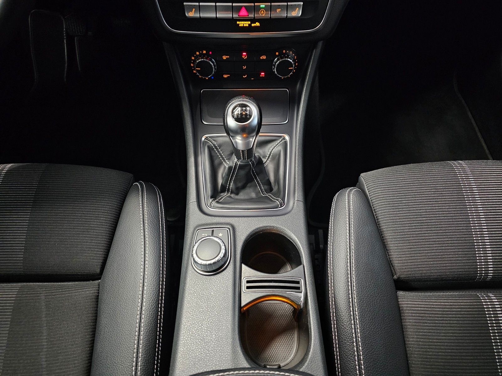 Mercedes-Benz GLA 200 Urban + LED/Navi/4Season/Klima/Teilleder foto 16