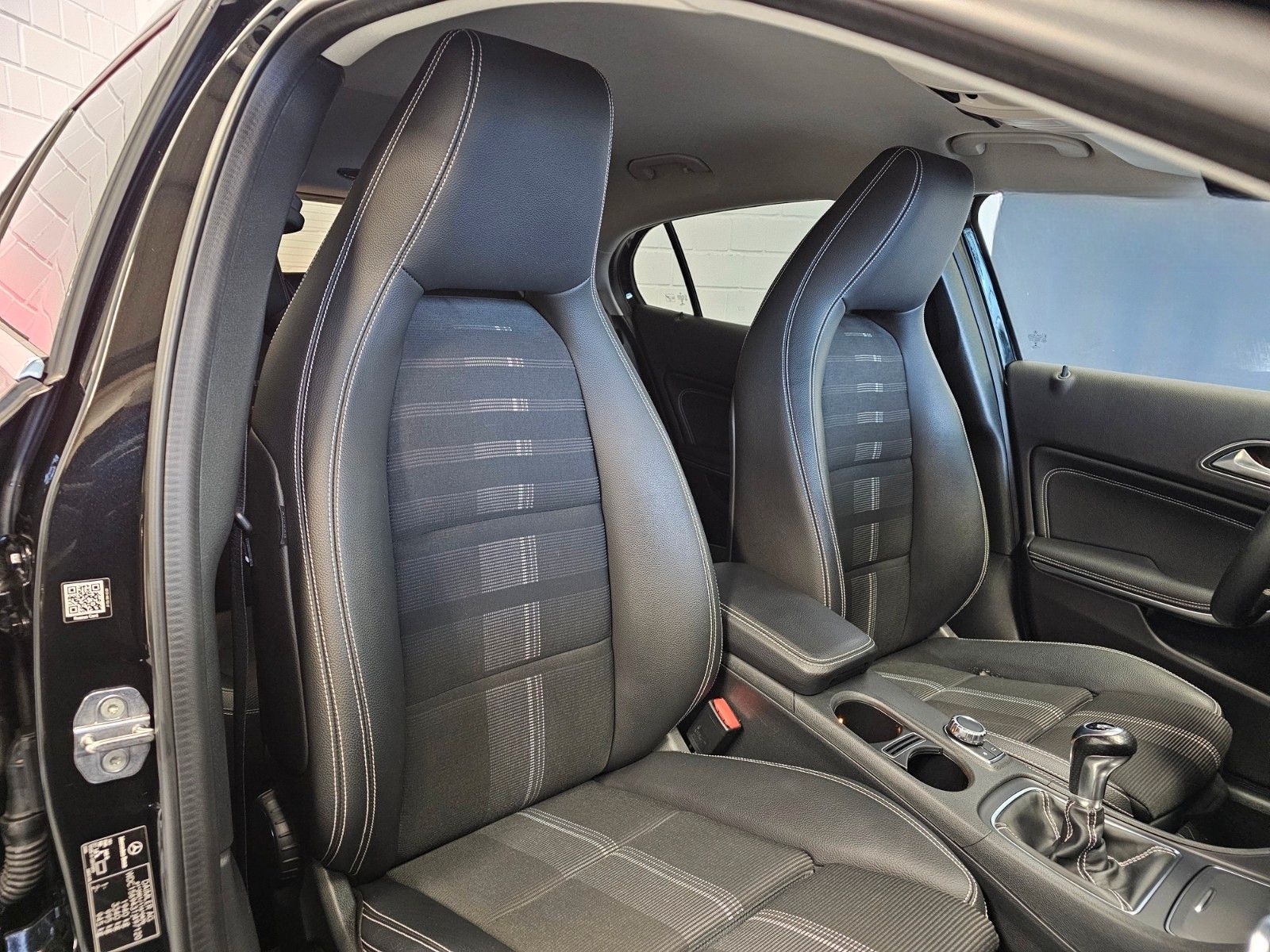 Mercedes-Benz GLA 200 Urban + LED/Navi/4Season/Klima/Teilleder foto 17