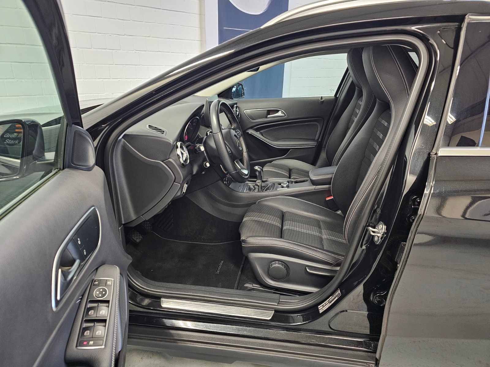 Mercedes-Benz GLA 200 Urban + LED/Navi/4Season/Klima/Teilleder foto 9