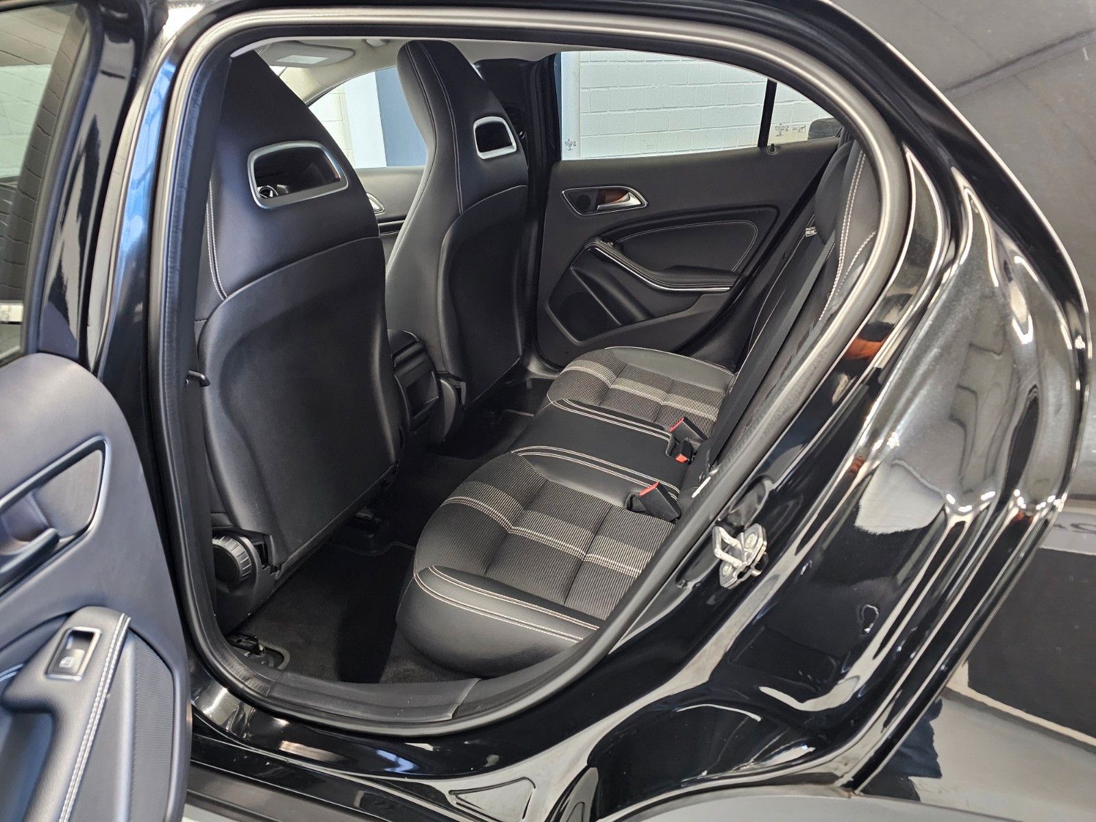 Mercedes-Benz GLA 200 Urban + LED/Navi/4Season/Klima/Teilleder foto 10